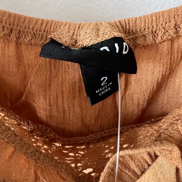 Torrid Women's Plus Size Tan Crinkle Gauze Crochet Tank Top - Size 2 - NWT - Picture 2 of 7